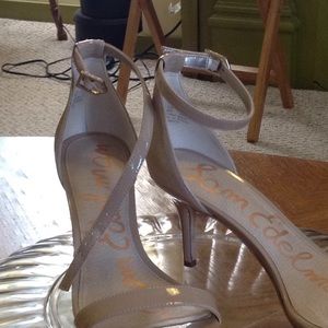 SAM EDELMAN STRAPPY BEIGEE HEELS